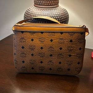 MCM clutch:wristlet